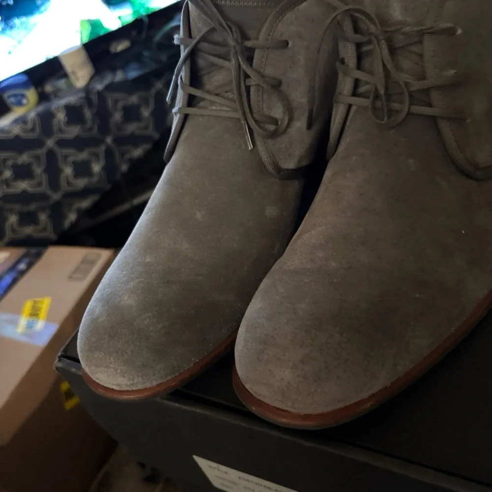 NIB John Varvatos Seagher Coal Suede Chukka Boots, 9.5